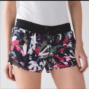 Lululemon Hotty Hot Short 2.5” Pop Cut Boom Sz 6
